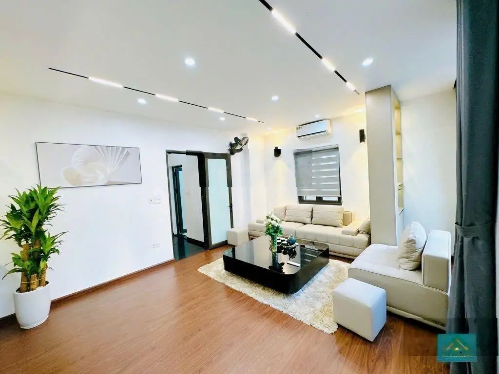 VIP Hoàng Cầu -TT Đống Đa - phân lô - gara oto - lô góc 2 thoáng- gần hồ - kinh doanh bất chấp-chốt