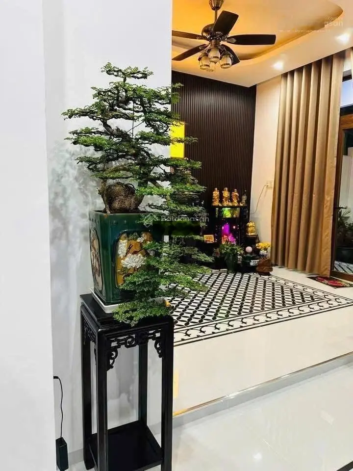 Nhà hẻm 4m mặt tiền hẻm cách chợ vài bước chân giá 4ty450, 65m2, đường Phạm Văn Hai, quận Tân Bình