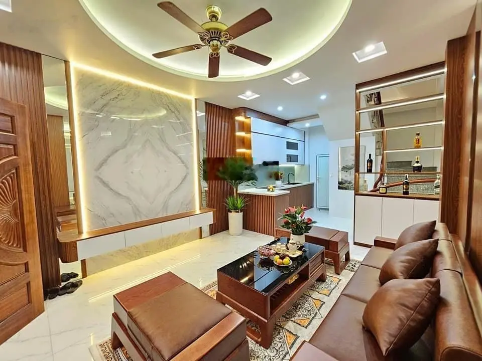 Siêu phẩm phố Đội Cấn - diện tích 35m2x6T - lô góc nội thất xịn - 50m ra oto - giá 6,85 tỷ