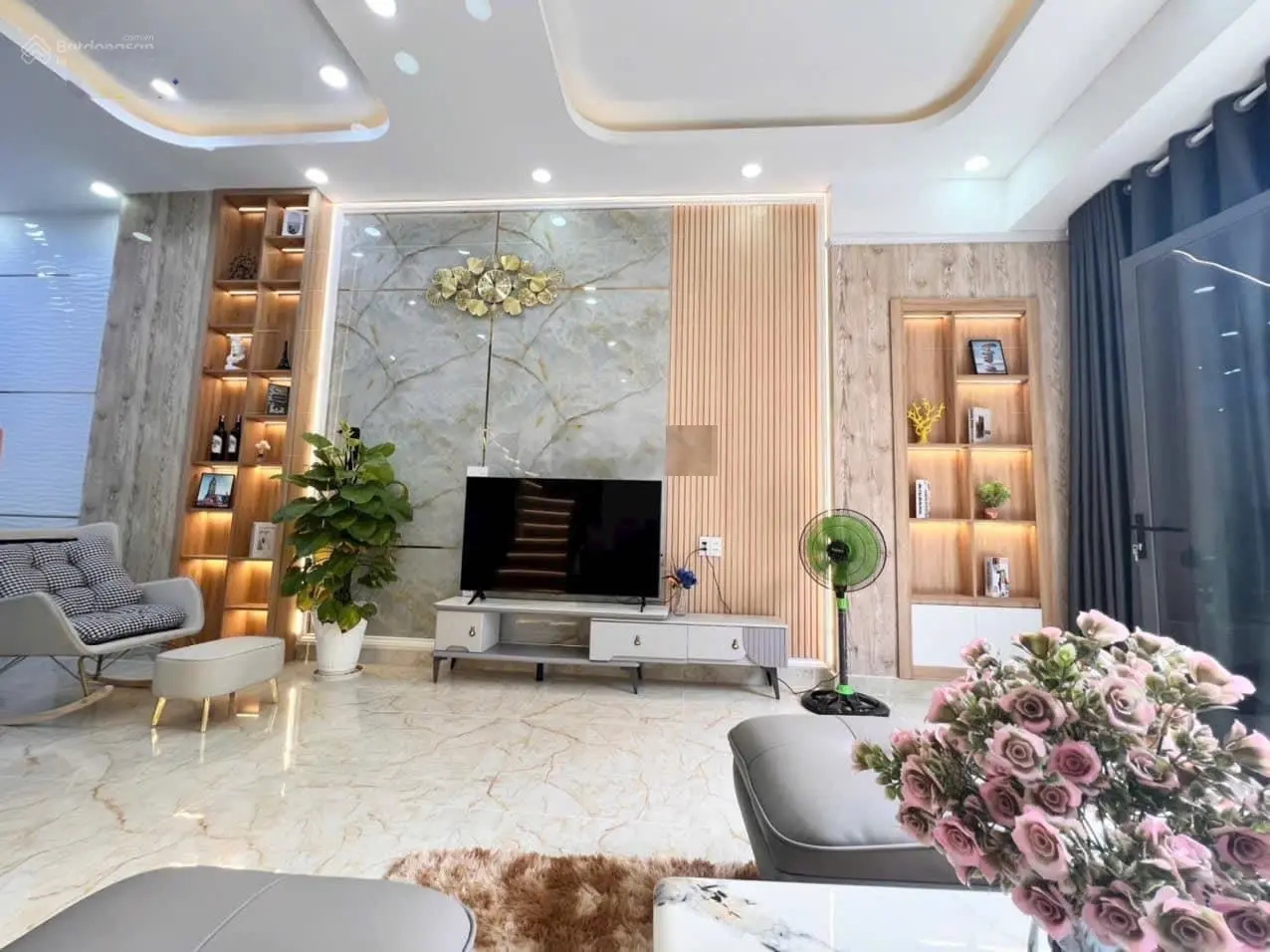 Nhà bán ngộp đường Trần Quốc Thảo, Quận 3, 65m2, (sổ hồng riêng)