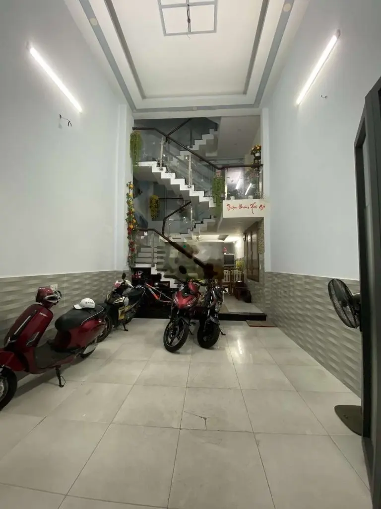 Bán nhà Tân Bình hẻm ô tô vào nhà 52m2 5 tầng