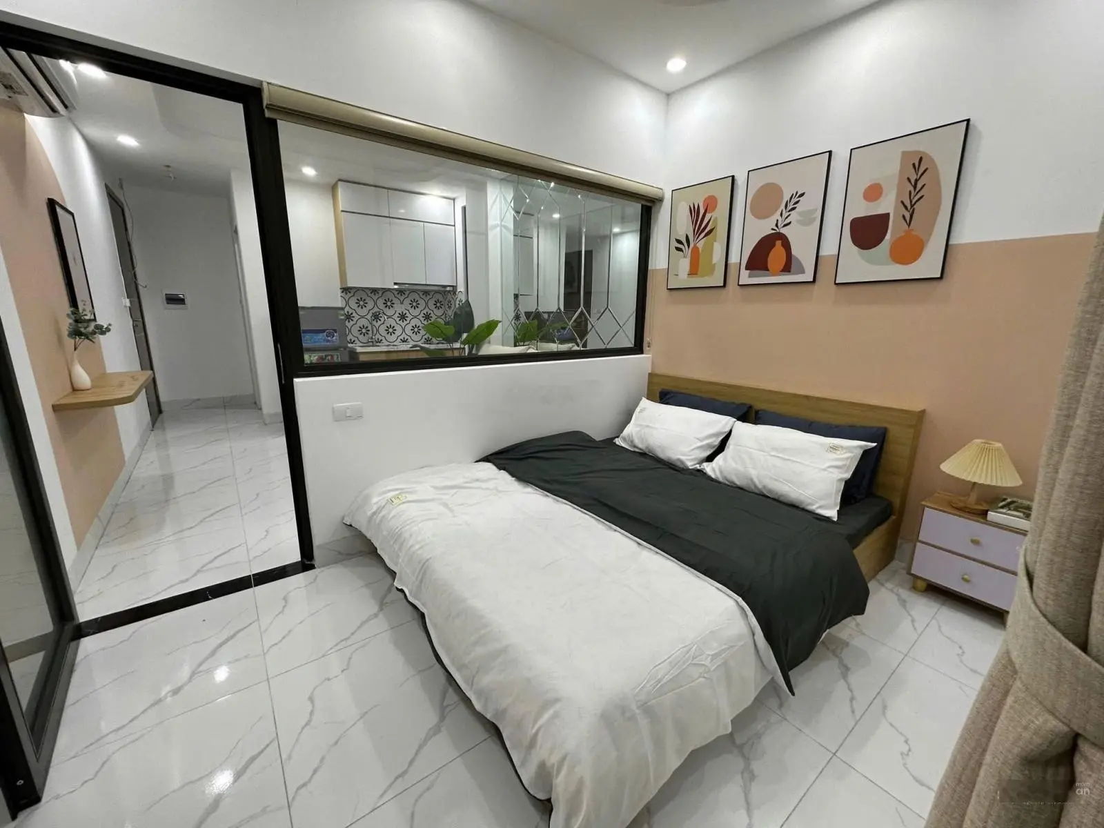 Tòa căn hộ dịch vụ cao cấp 8 tầng - lô góc 2 thoáng - dòng tiền 2,1 tỷ/năm - 15m ra ô tô tránh.