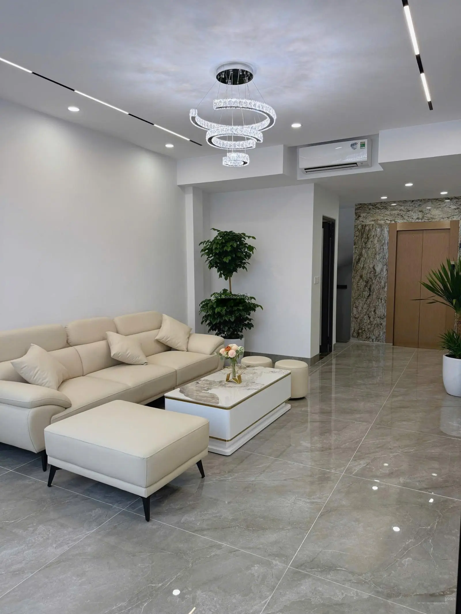 Mặt ngõ k/doanh thượng thanh 61m2 x 6t t/máy, mt 4m gara 2 oto 7 chỗ trong nhà chỉ 12 tỷ đẳng cấp
