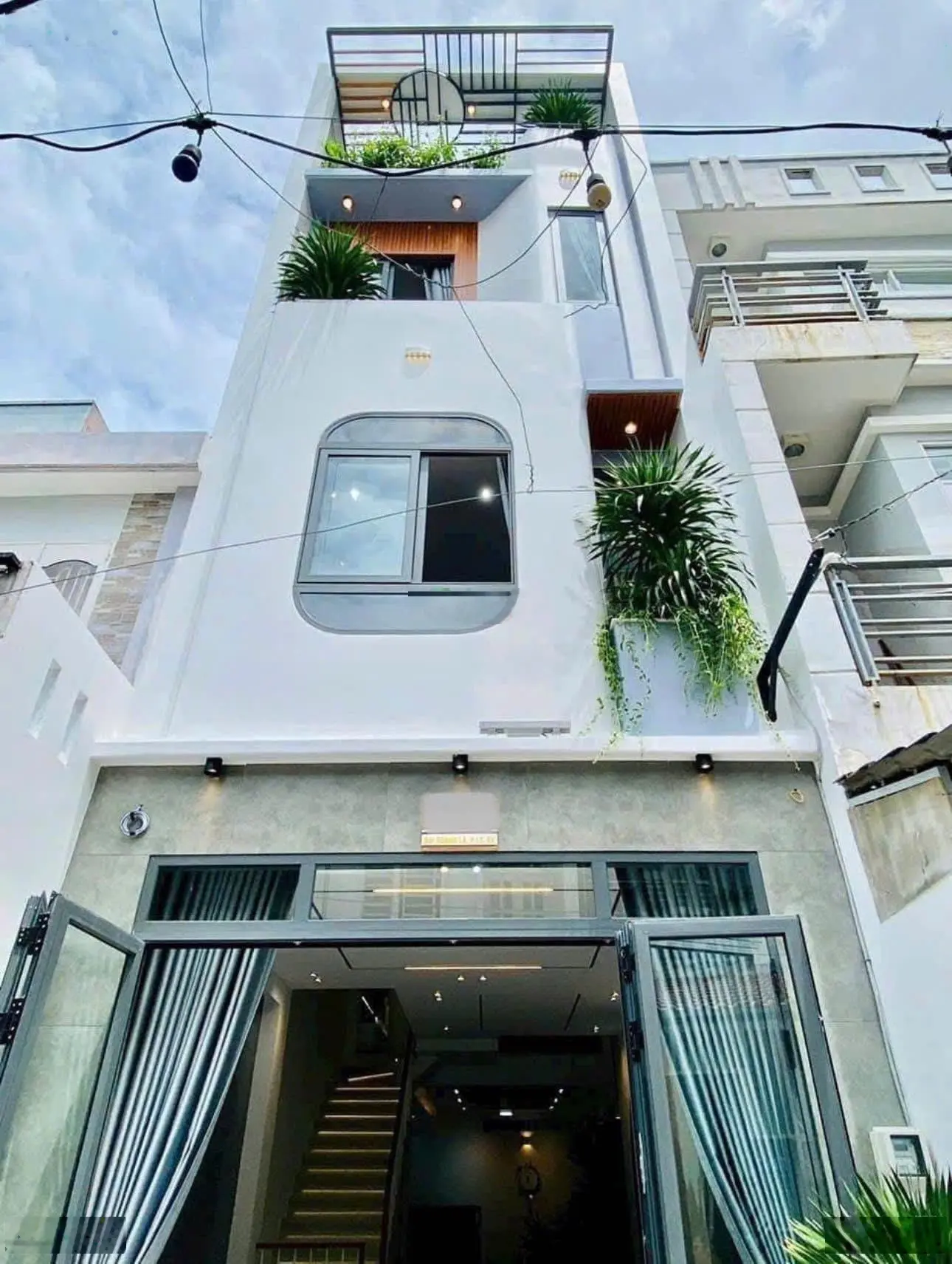 Cần bán gấp nhà MTĐ Đặng Dung, Quận 1. Giá 4,25 TỶ/ DT: 63m2 - Sổ hồng chính chủ, có ban công lớn.