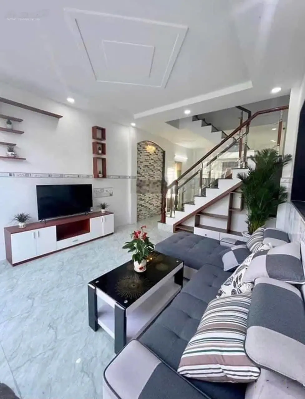 Chủ nhà định cư đi Mỹ nên bán gấp căn nhà ở Hồ Học Lãm, 80m2