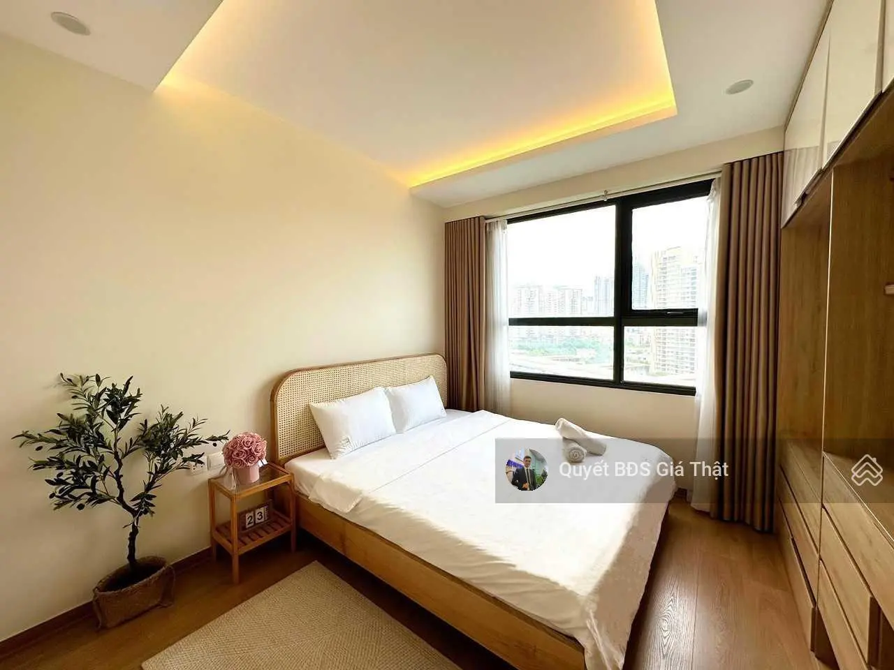 (Giá thật). Chính chủ bán căn 70m2 2PN + 2WC tầng trung đẹp Vinhomes D'Capitale