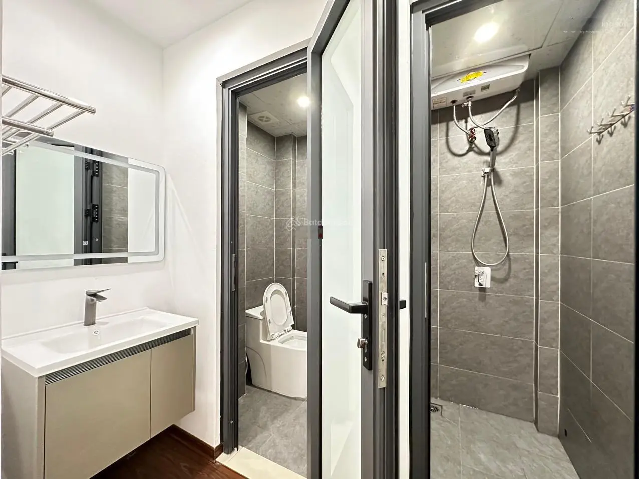 Bán tòa nhà CCMN Nguyễn Khang, Cầu Giấy, 190m2, 9 tầng, mt 10m, doanh thu 300tr/tháng, đủ GPXD+PCCC