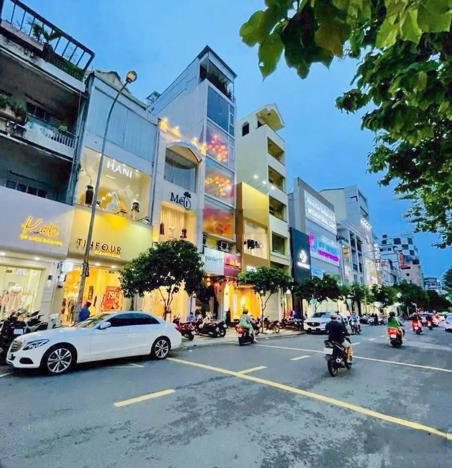 Vip! Bán gấp nhà MT phố ẩm thực Phan Xích Long Phú Nhuận 4x14m 16.5 tỷ