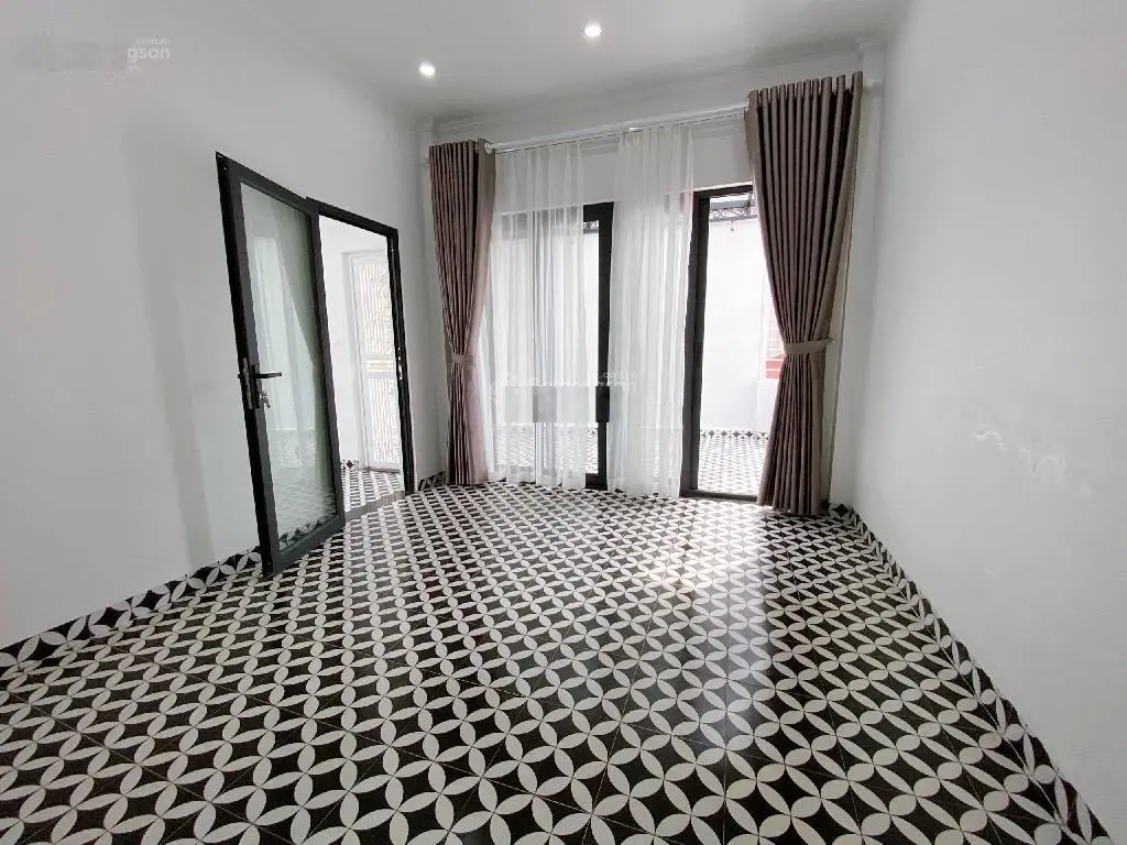 Nhà cự lộc đẹp mới lung linh - thoáng sáng - sát phố, sát hồ, bãi gửi ô tô - full nội thất tặng lại