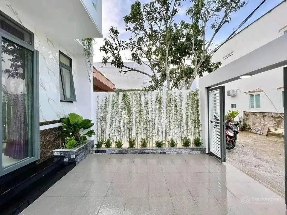 Nhà chính chủ - cần ra hàng gấp, sổ HR, đường Nguyễn Văn Linh, diện tích 82m2, 1 trệt 1 lầu