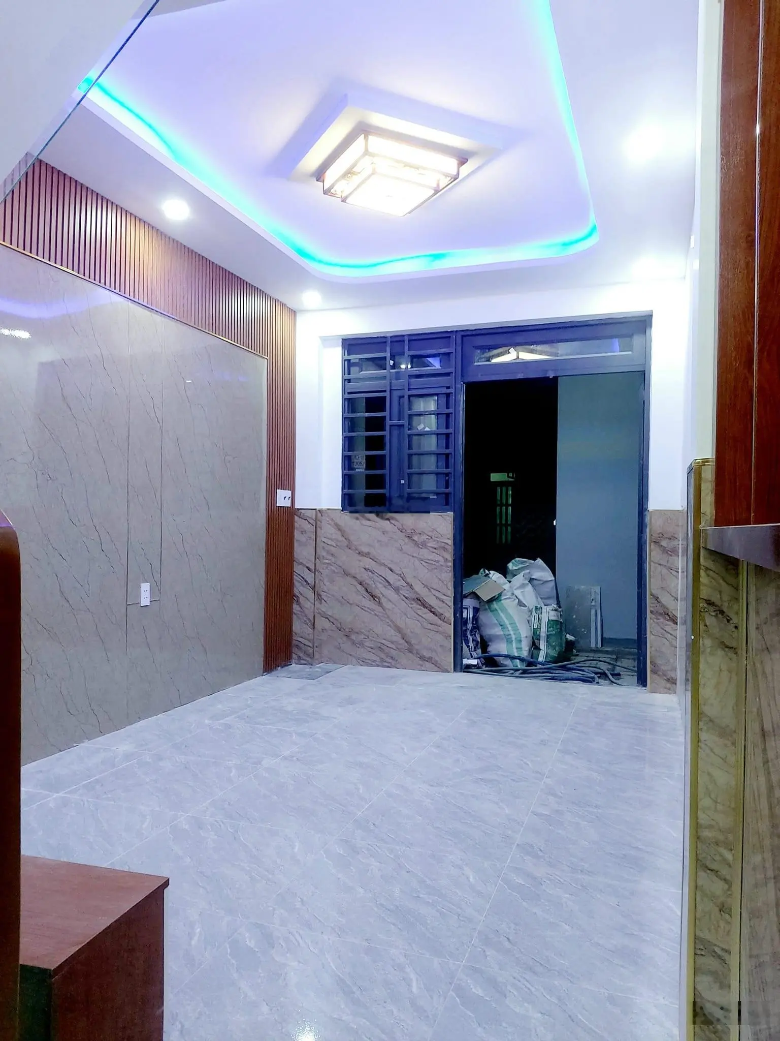 Kẹt tiền bán gấp! Nhà 48m2, Giá 1 tỷ 588 gần công viên Tầm Vu, Bình Thạnh. Hẻm oto, thông,SHR