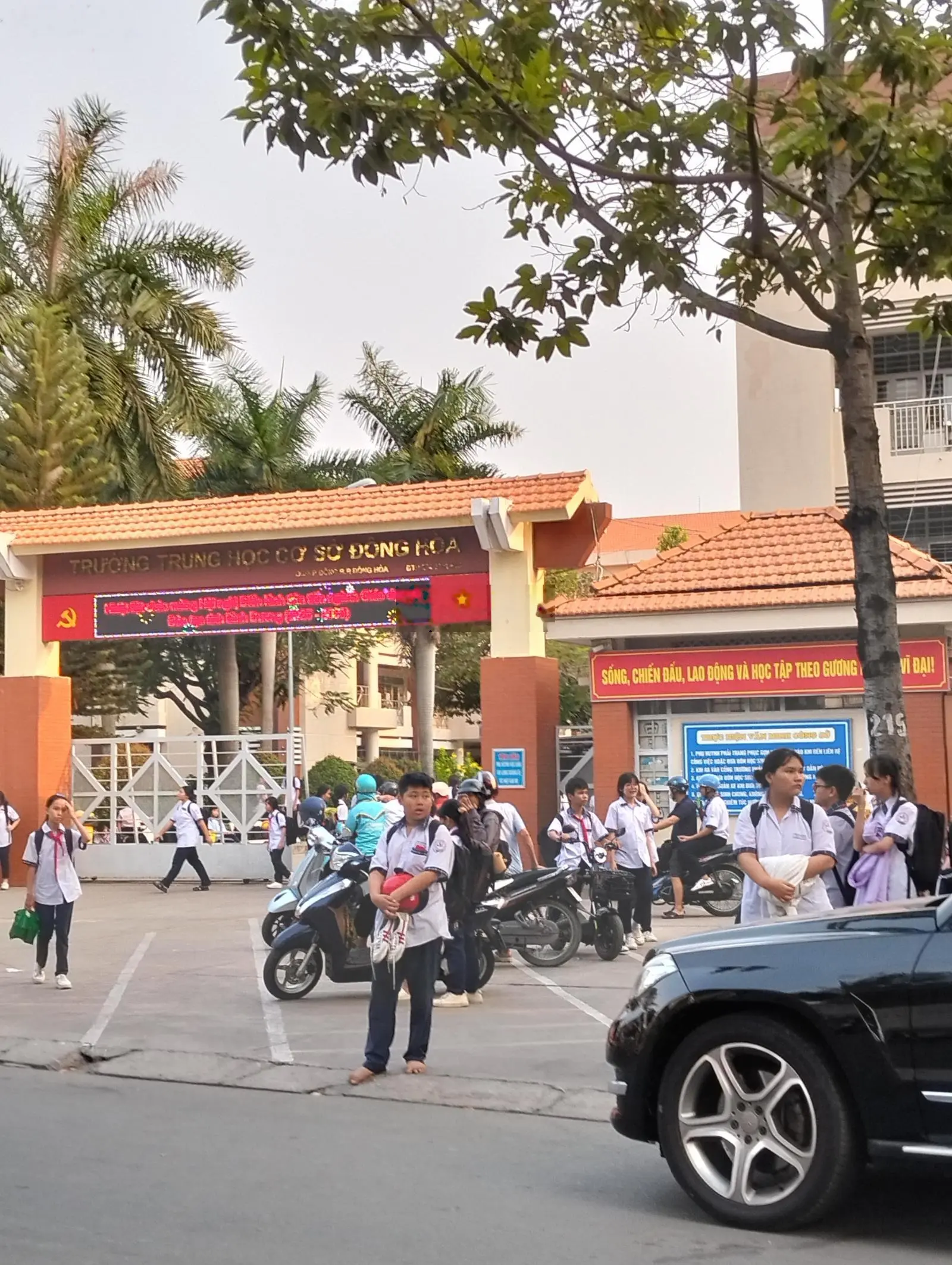 Bán nhà riêng, hẻm xe hơi, gần chợ trường học các cấp phường Đông Hòa, gần làng đại học Thủ Đức..
