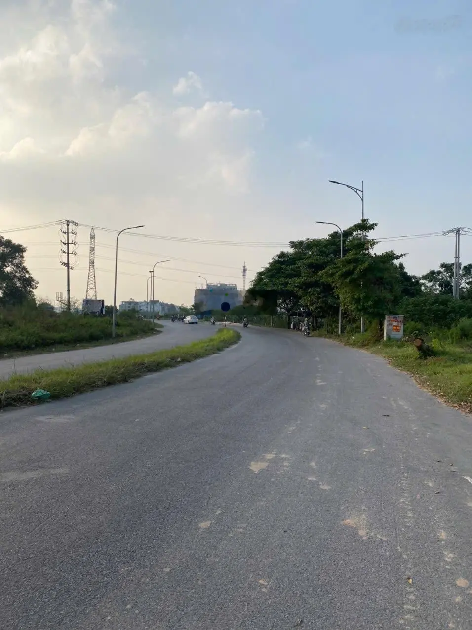 Chính chủ bán đất mặt đường Ngô Miễn