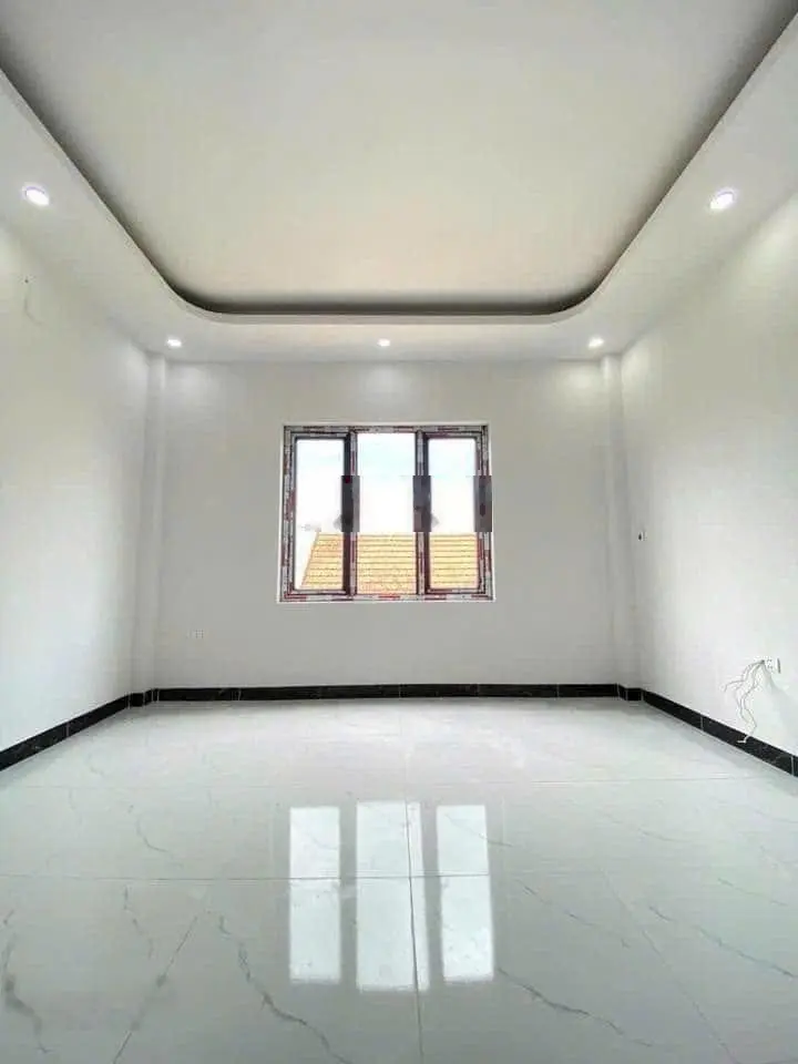 Chỉ 2 tỷ có ngay nhà mới 3T*32m2, ngõ rộng ô tô đỗ cửa. Gần chợ, trường, cách trung tâm Hà Đông 5km