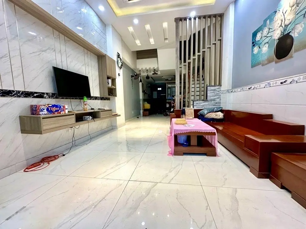 Nhà 4 tầng - ô tô đỗ cửa - Cây Keo - Tô Ngọc Vân - giá chỉ 6. X tỷ