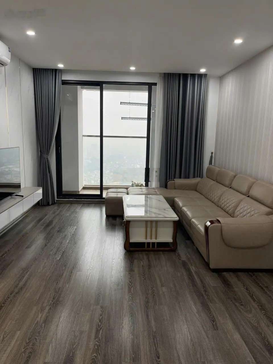 Nhà mình cần bán căn 3N2W Hà Đô Parkview giá 7,1tỷ - full đồ view thoáng đẹp - sẵn sổ LH 0988 917 ***