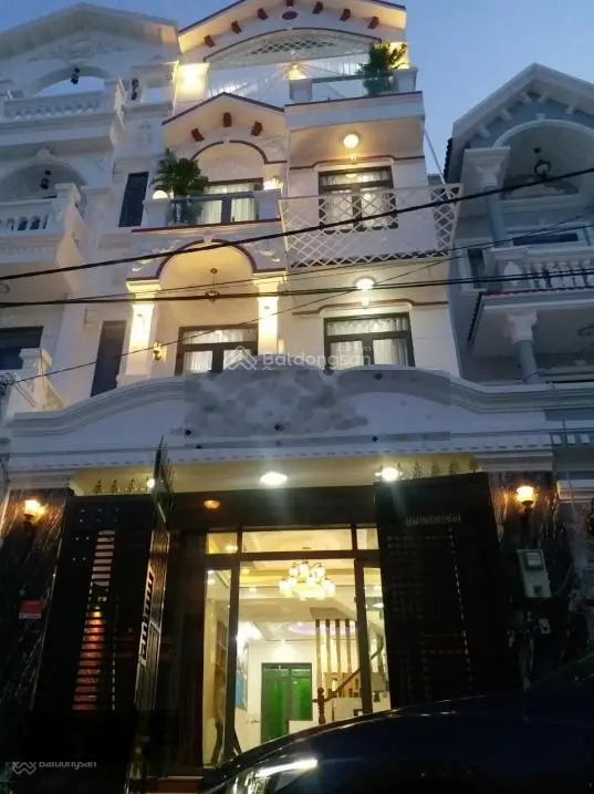 Bán biệt thự siêu đẹp đường Thành Thái - đường 3/2, P12, Quận 10. Vị trí đắc địa