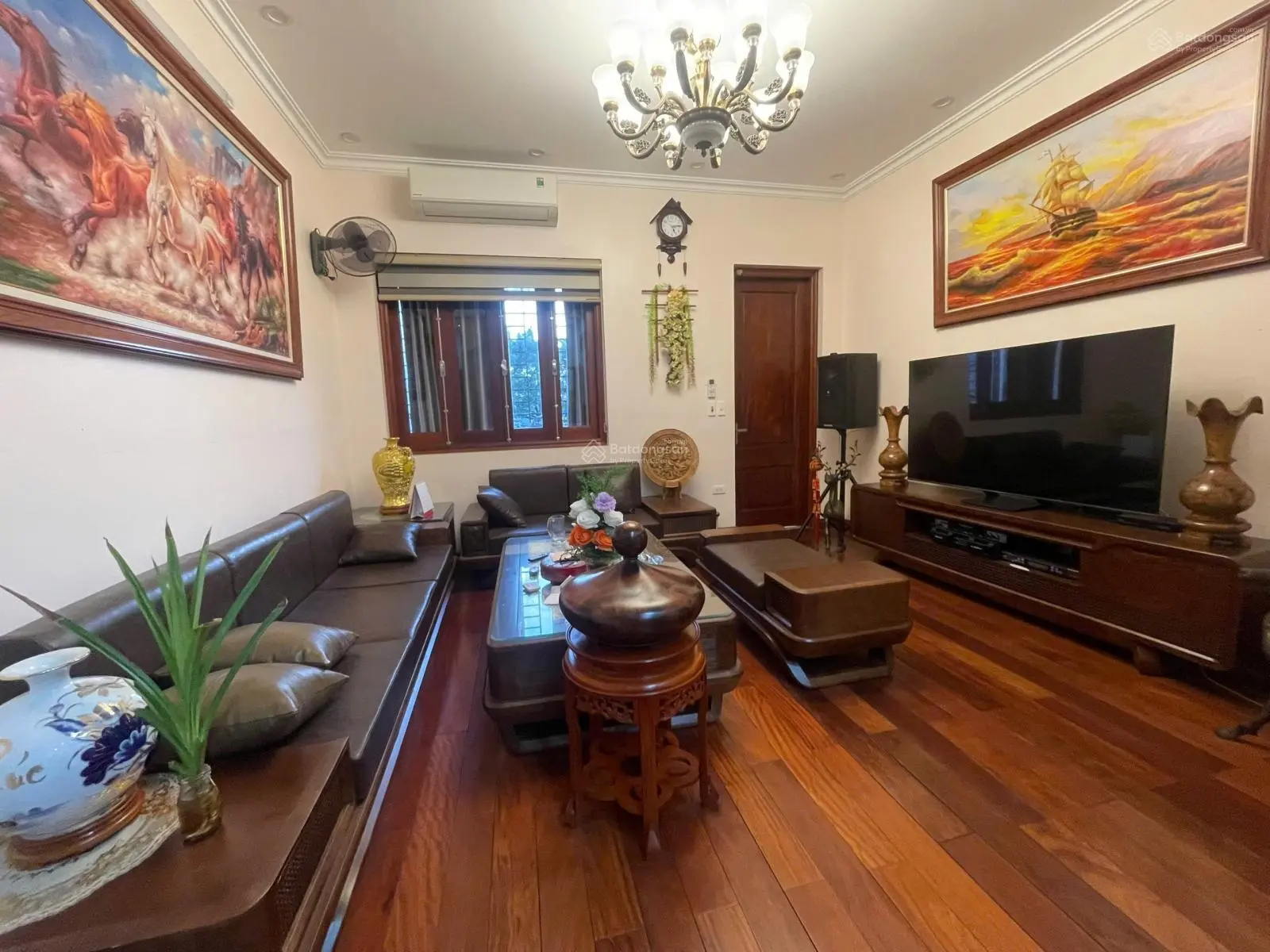 Bán nhà 5 tầng hàng xóm Vin Homes mới xây nội thất đẹp, xe 5 tấn đỗ cửa - Sổ đỏ sẵn sàng giao dịch