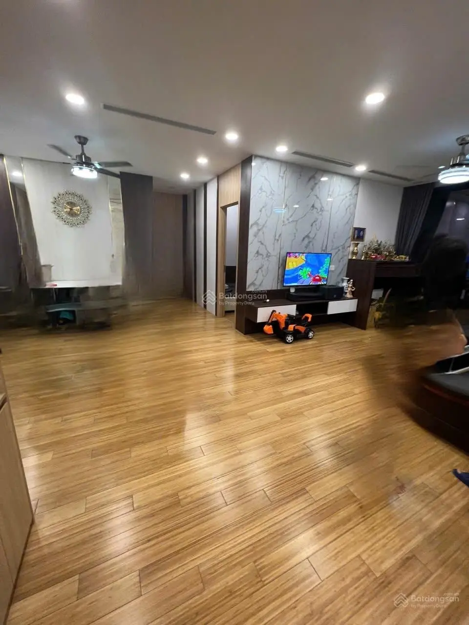 Chính chủ bán nhanh căn hộ cao cấp tại The Zei, 2 phòng ngủ, tầng đẹp, view triệu đô siêu thoáng