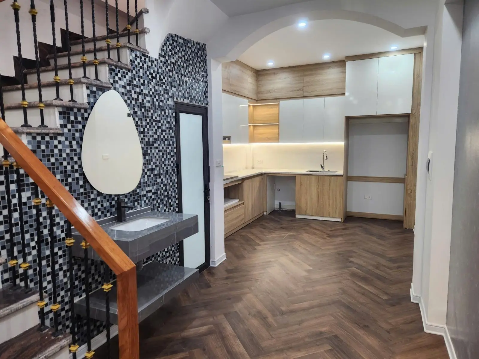 Chủ gửi e bán nhà Tứ Hiệp Ngọc Hồi Thanh Trì 43m 4tầng nhà mới đẹp ô tô đỗ cửa giá chỉ 6.3tỉ