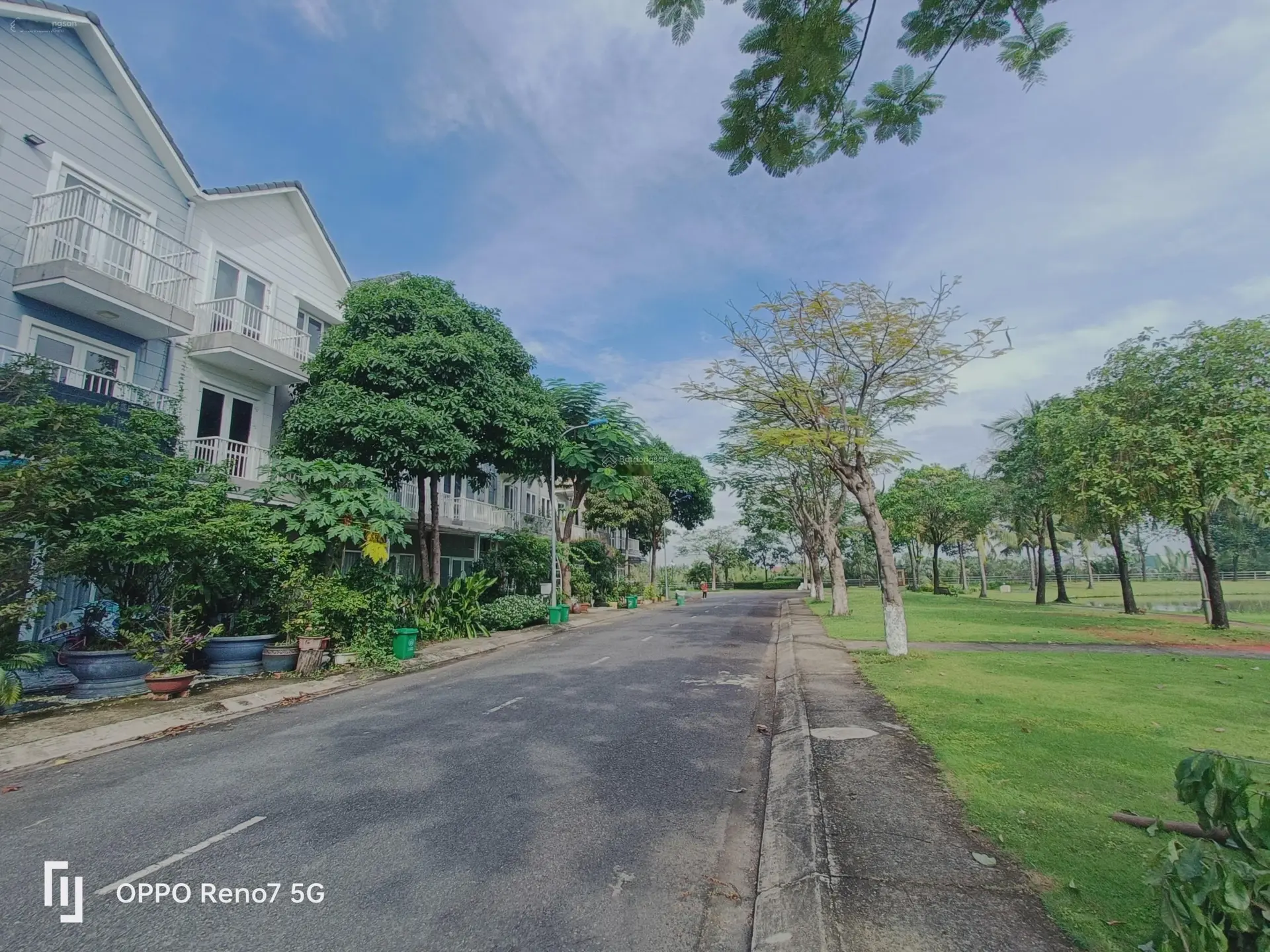 Bán biệt thự đơn lập view hồ Park Riverside, 360m2, có thang máy, 1 trệt 2 lầu, giá chỉ 35 tỷ