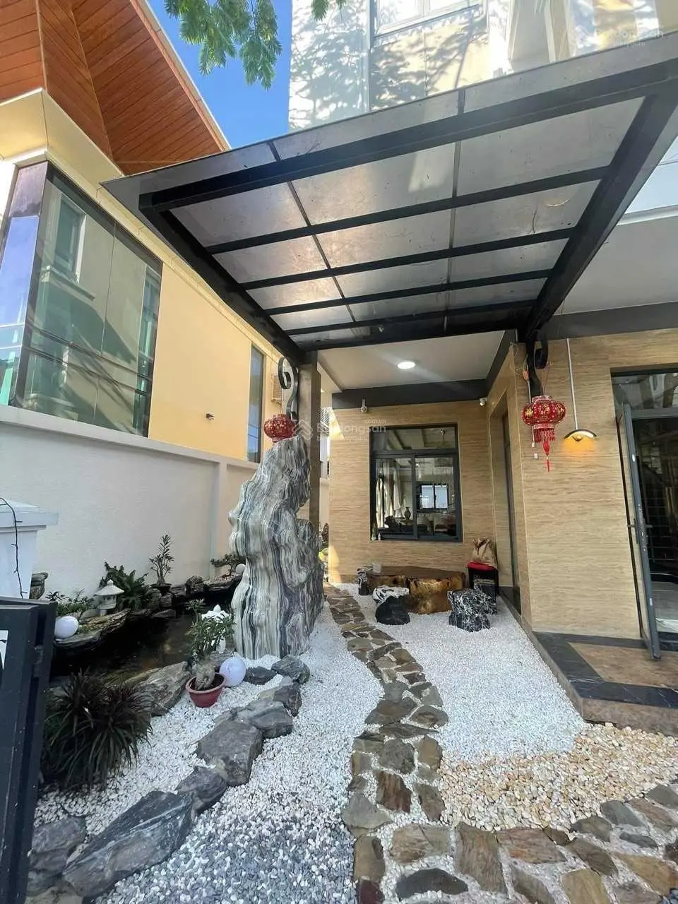 Định cư cần bán giá tốt căn Verosa Khang Điền diện tích 8x18.5m, full nội thất cao cấp có hồ cá Koi