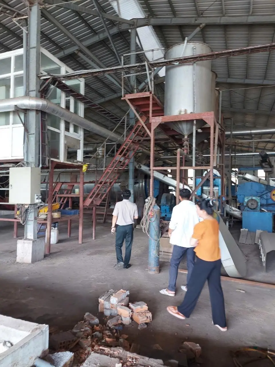 Bán, cho thuê nhà xưởng thị trấn Trần Đề, tỉnh Sóc Trăng. DT: 81x90m. Giá 12,2 tỷ