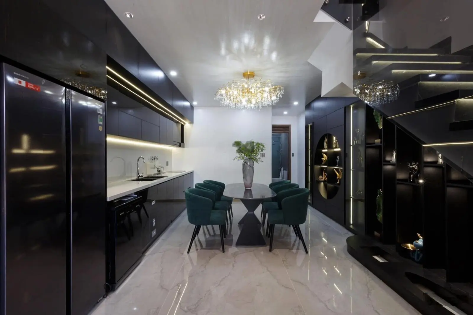 Nhà 3 tầng mt đường chúc động hoà minh.lc