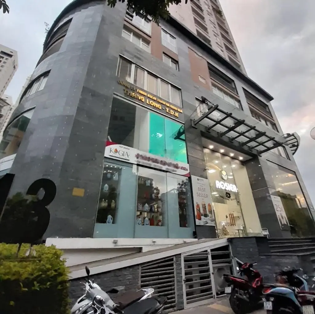 Cần bán gấp Căn góc chung cư Trung Kính 114m2, 3PN tặng full nội thất