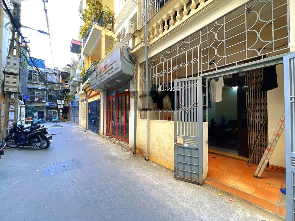 Nhà Minh Khai ô tô tránh - cách cầu vượt 15 m - sổ đỏ vuông (tây tứ trạch)