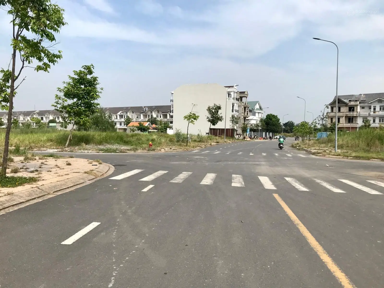 Đất ngộp Long Hưng 2 mặt tiền! Kẹt tiền cần bán nhanh, 100m2, bao thuế