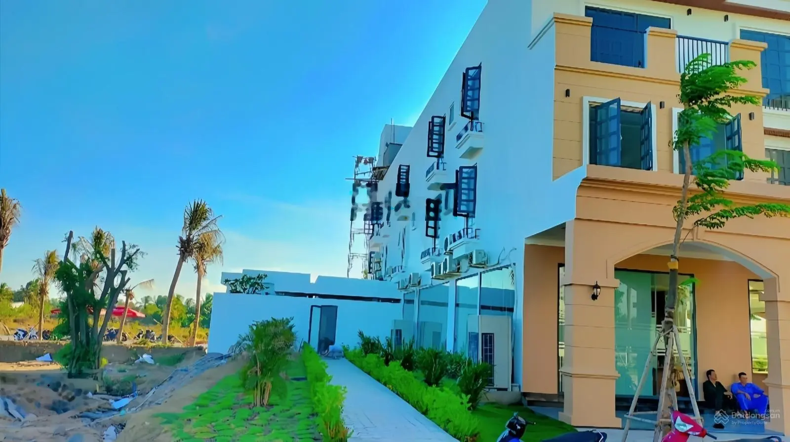 Duy nhất 1 căn góc 2 mặt tiền đường ngay trung tâm hành chính Thủ Thừa tiện ở và kinh doanh