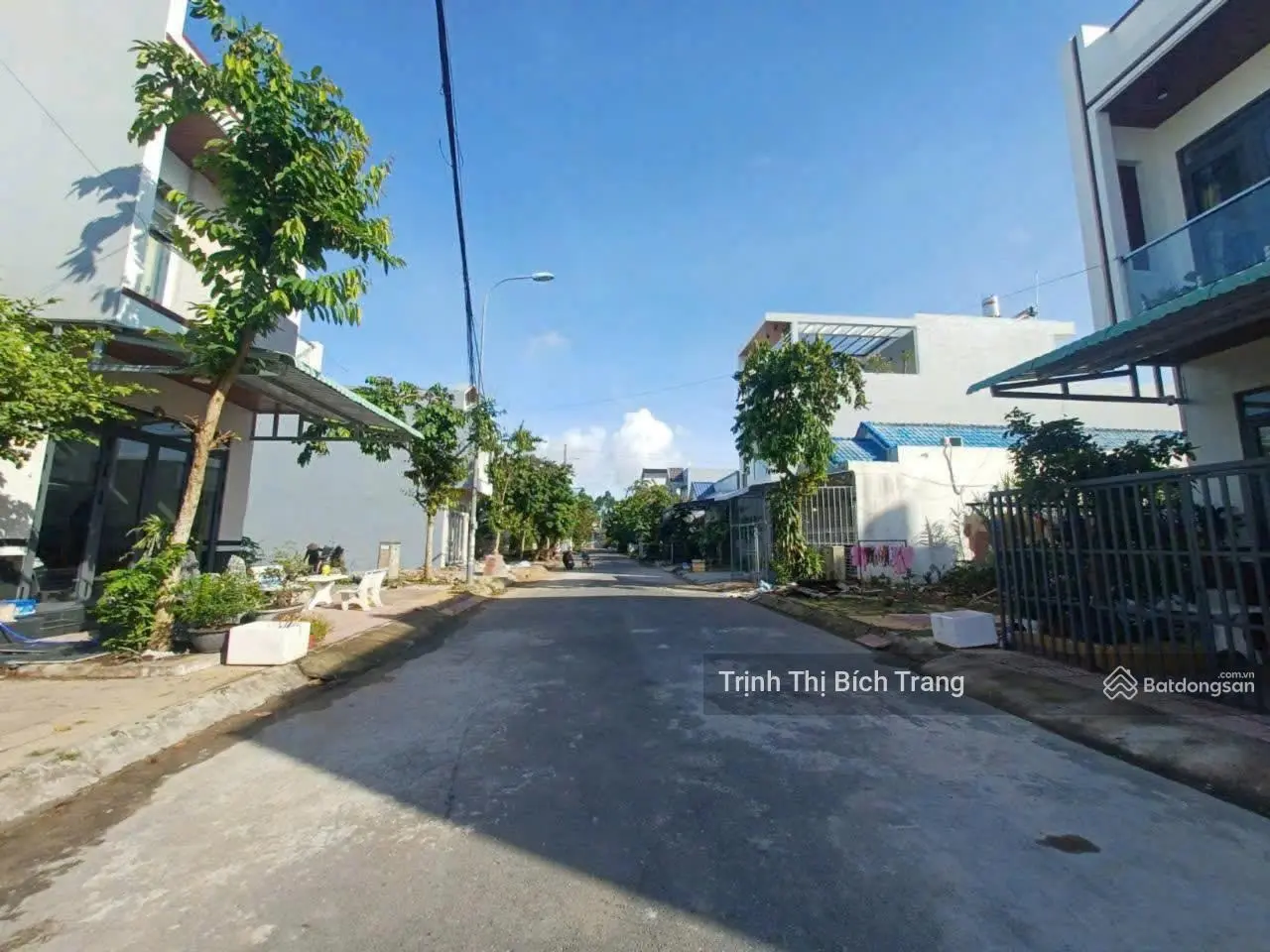 Đất nằm ngay mầm non Sen ở đường Nguyễn Thị Định. Sổ hồng riêng. Thổ cư. Giá chỉ 490tr/120m2.