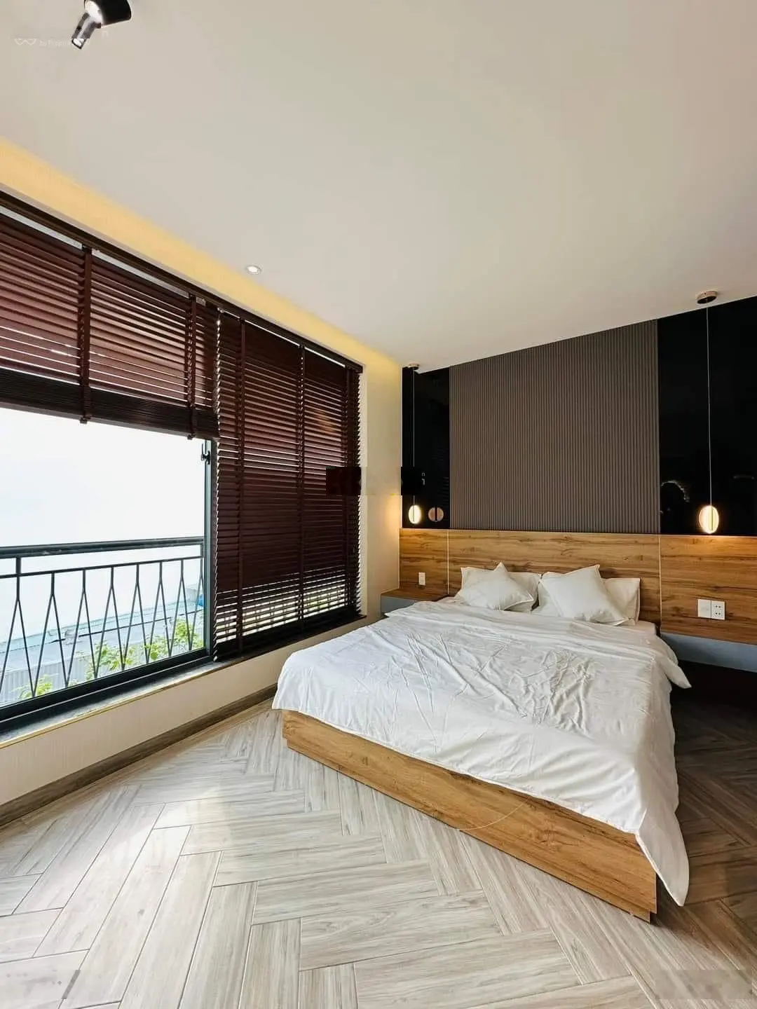 Căn duy nhất - hàng hiếm! Nhà Cách Mạng Tháng 8, P. 11, Q. 3, DT: 90m2,giá 3 tỷ 650 Sổ hồng riêng