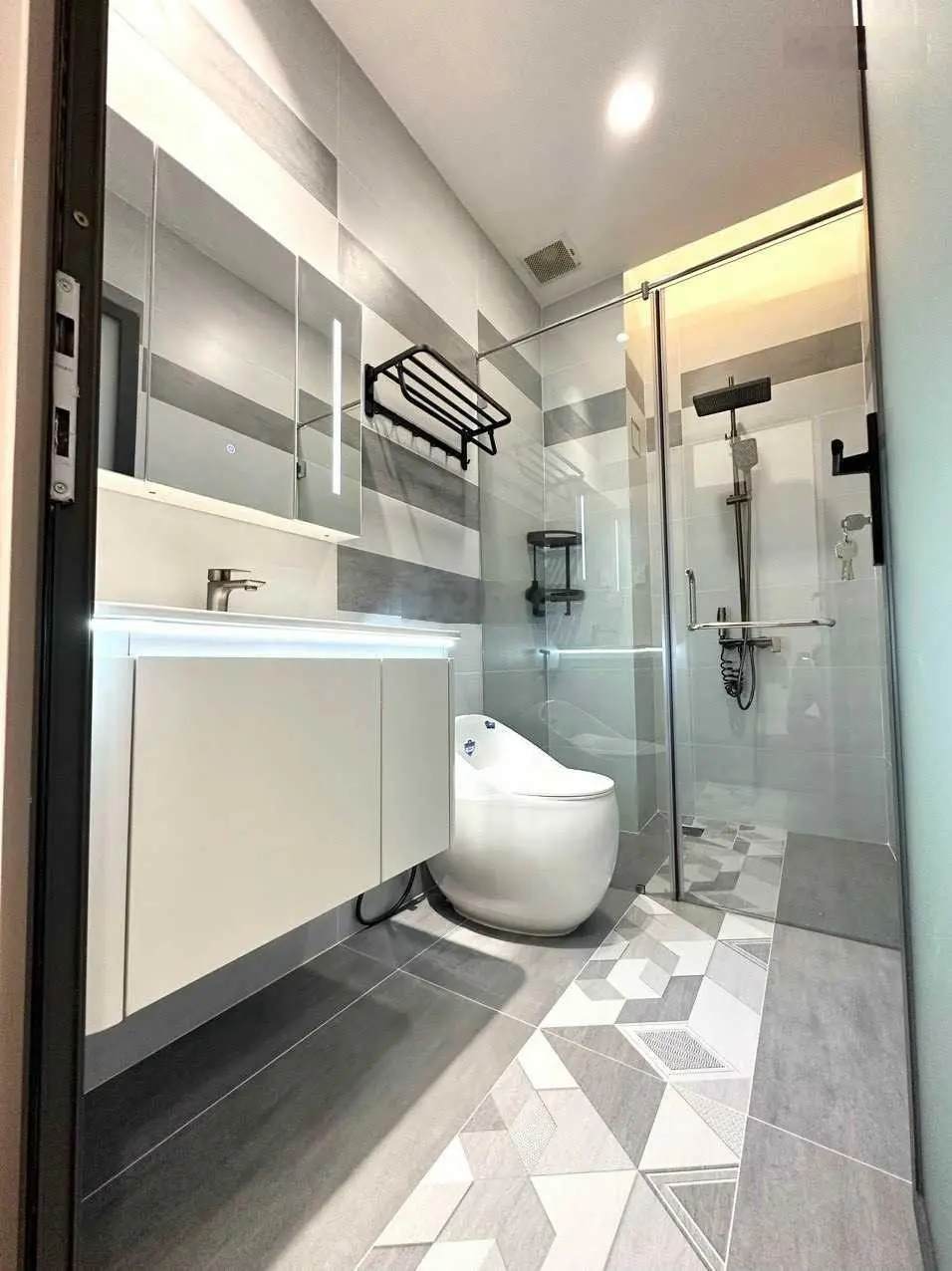 Nhà 2 mặt tiền hẻm ô tô đường Hoàng Việt P.4 Tân Bình tách được 2 căn giá tốt nhất Lúc Này
