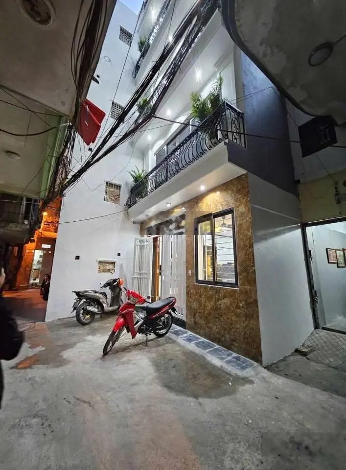 Sao phải về quê? Nhà phố đẹp, rộng rẻ đây ạ! Duy nhất Minh Khai 1 căn 49.8m2, MT 5m 9.8tỷ thang máy