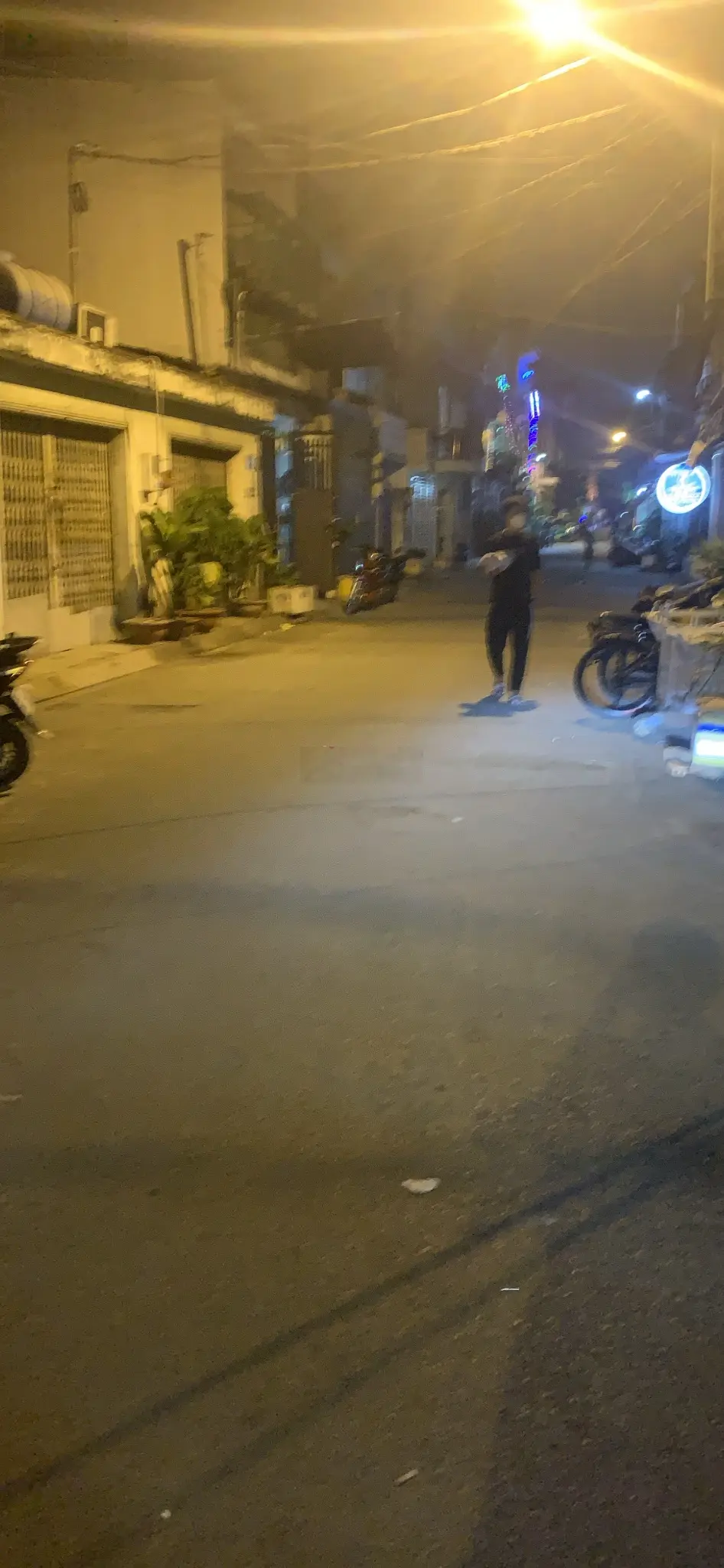 Bán nhà 1 sẹc Hương Lộ 2 ngay trường học Bình Trị Đông. Diện tích ngang 4x19m. Hẻm 8m khu nhà lầu