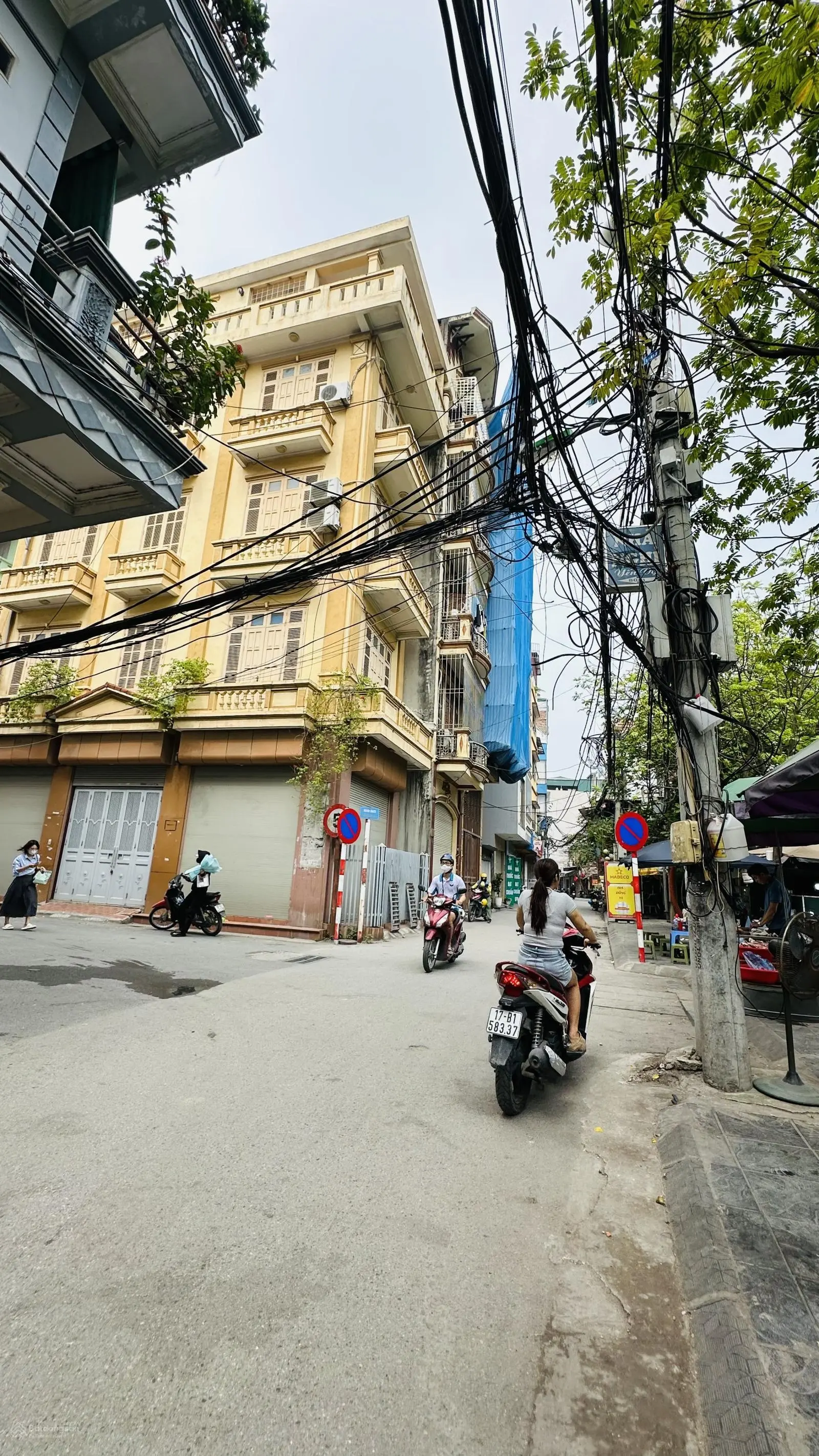 Mua một được hai. Chủ nhà cần thanh khoản nhanh 2 căn mặt ngõ ô tô - kinh doanh - view hồ