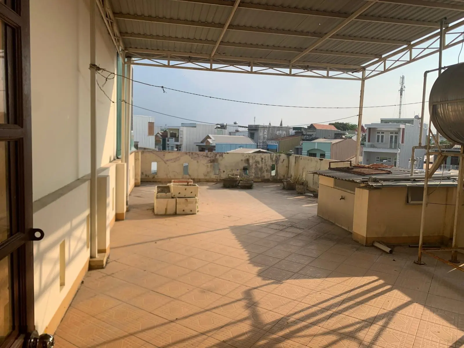 Bán nhà 3 tầng kiên cố mặt tiền Lê Trung Đình chính chủ, 250m2 sàn, 3 phòng ngủ, sổ hồng riêng