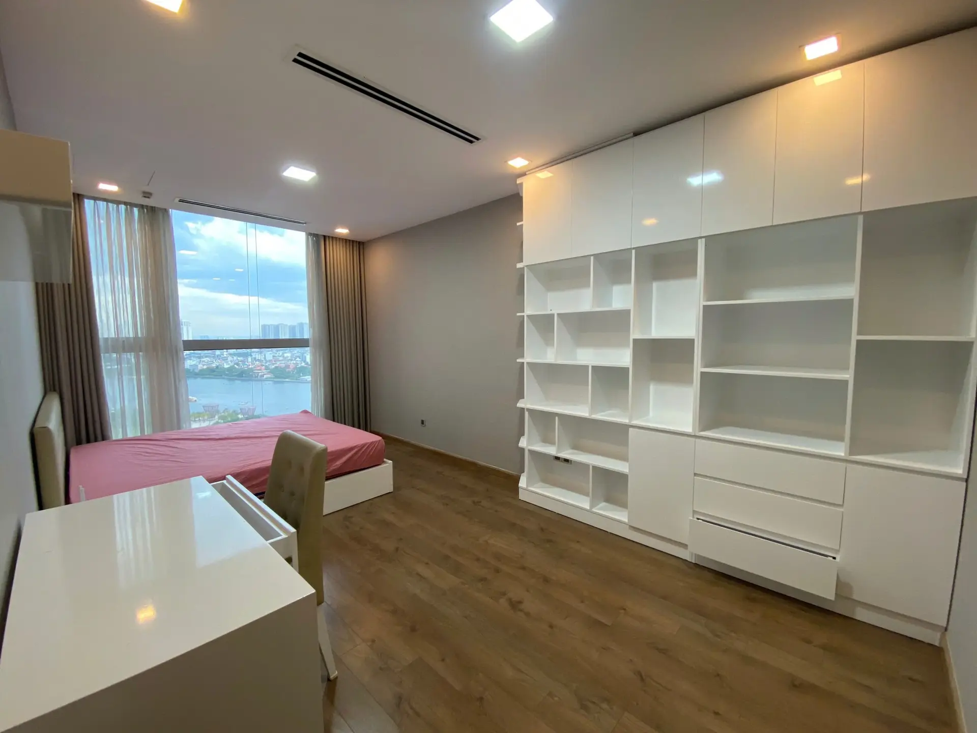 Bán 4PN - Vinhomes Central Park + view sông cực đỉnh, căn hộ 154 m2, tầng thấp, trung, cao có đủ.