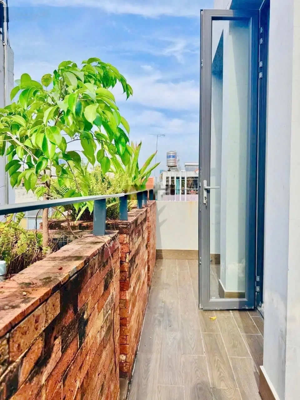 Bán nhà đẹp view sông, 4 tầng giá 22.8 tỷ, khu dân cư đồng bộ, an ninh, nhà thoáng mát, hiện đại