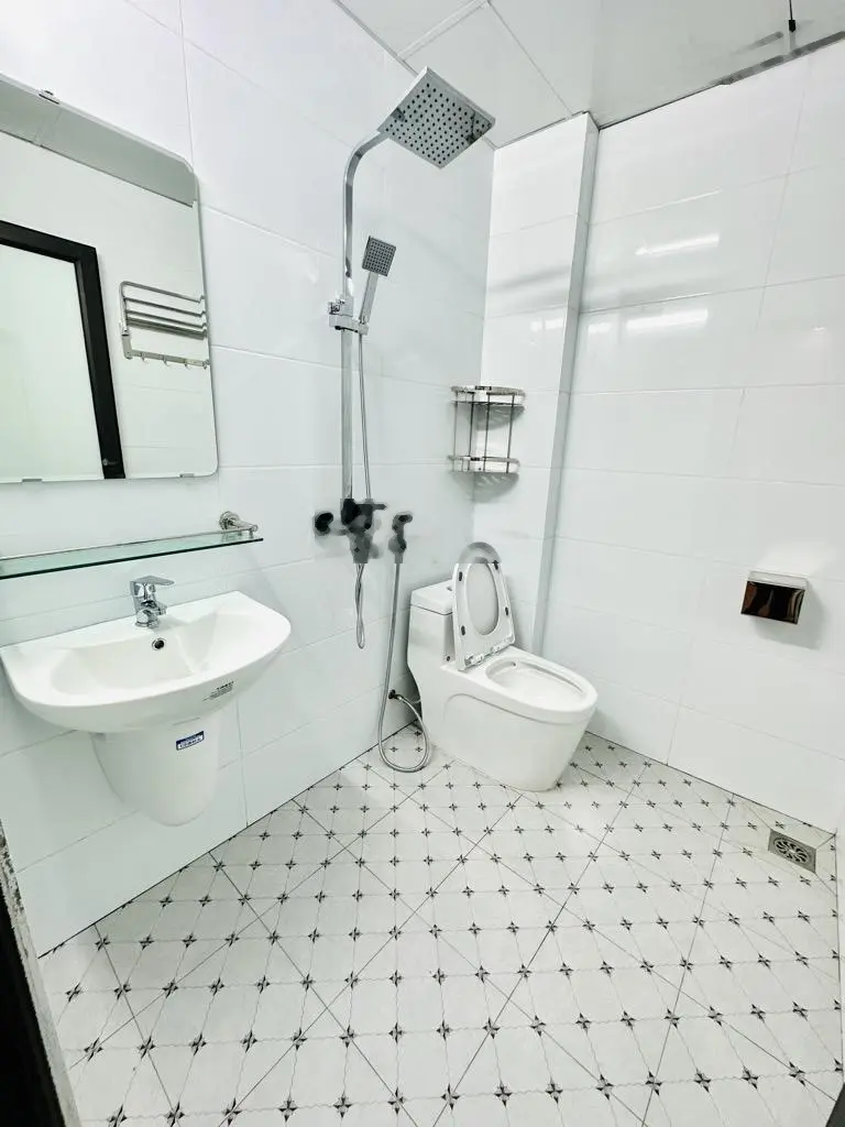 Bán nhà ngõ 142 Âu Cơ, 80m2, 5 tầng, thang máy 20m ra mặt phố, nhà đẹp ở ngay chỉ 13.2 tỷ.
