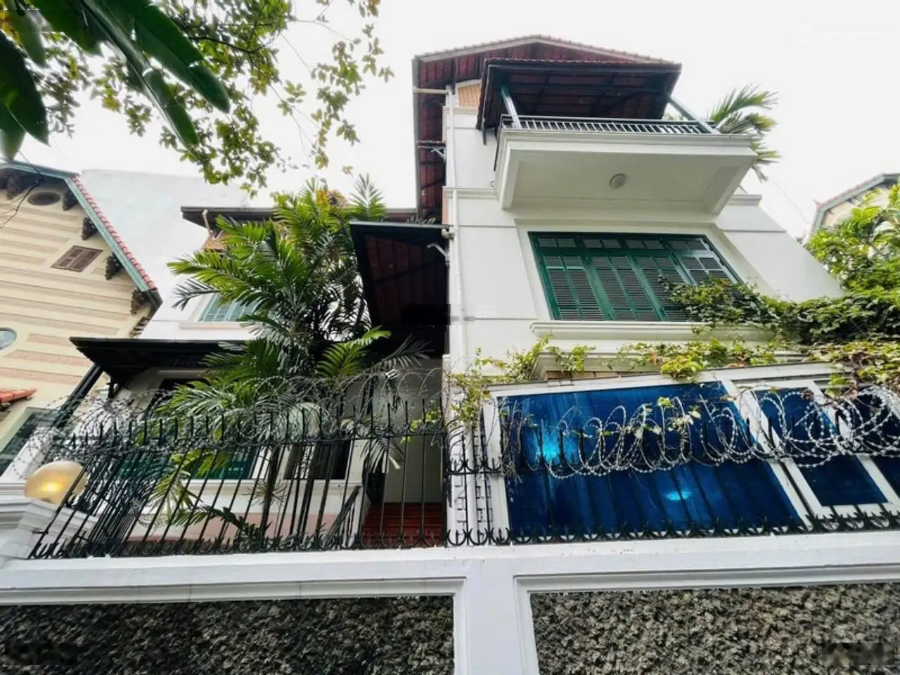 Biệt thự sân vườn. Gara ô tô, bể bơi kiểu Pháp phố Tô Ngọc Vân. DT: 160m2 4T. MT: 15m. Giá: 52tỷ