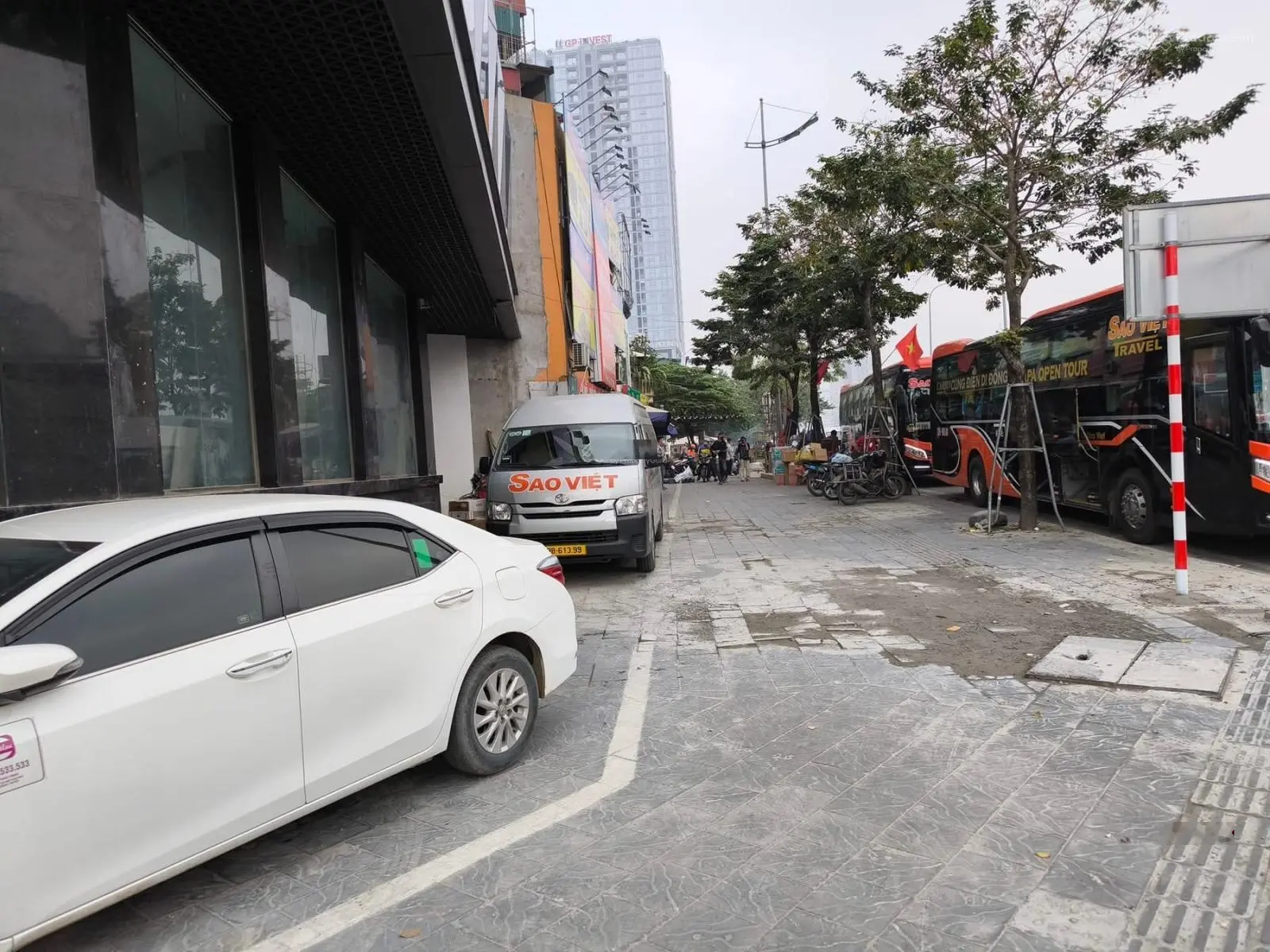 Chủ nhà gửi bán tòa văn phòng mặt phố Hồ Tùng Mậu: 340m2, 8 tầng, MT: 38m. Giá: 288tỷ