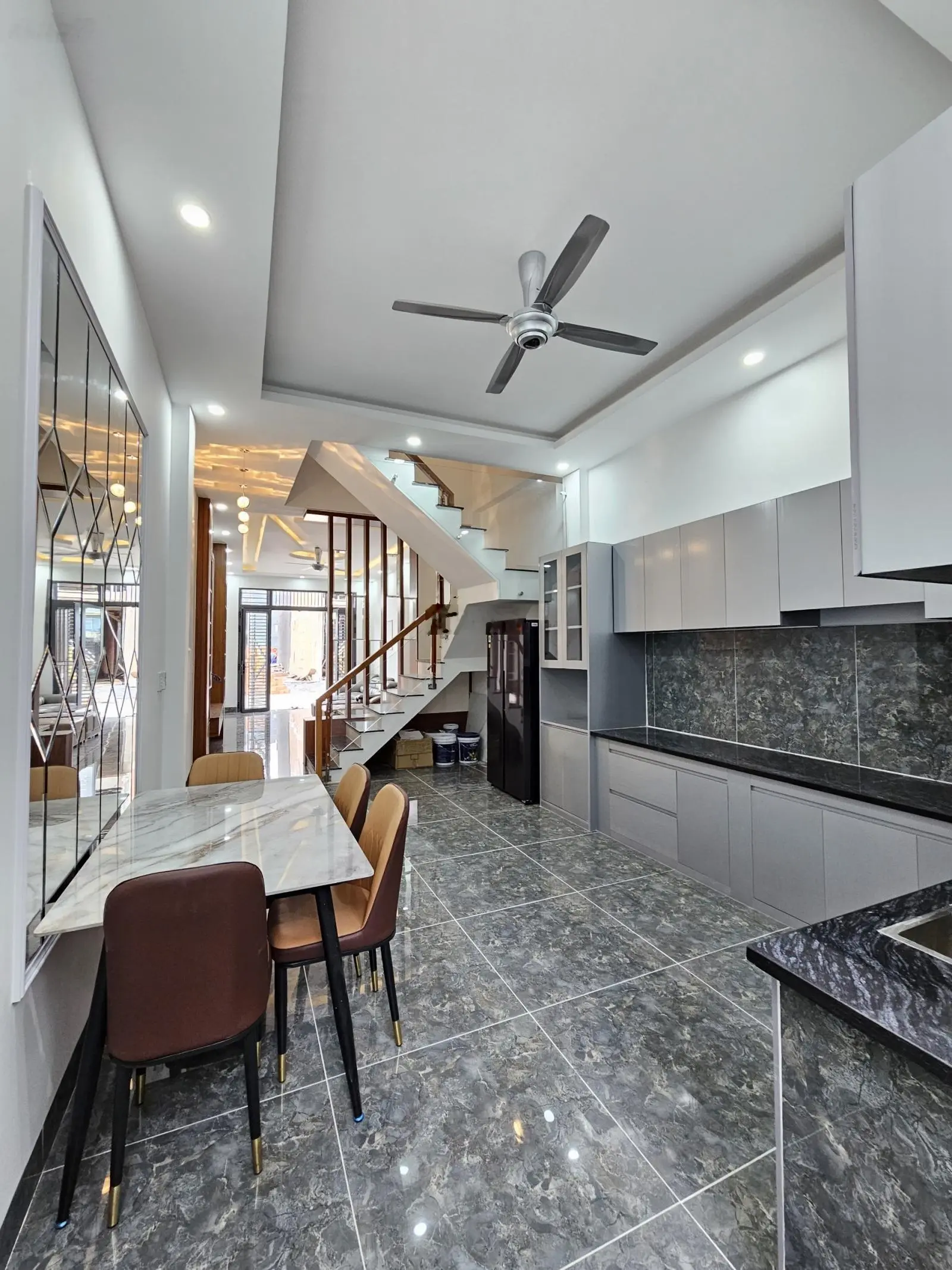 3 tỷ 750 Bán nhà 1 trệt 2 lầu KDC ĐẸP P.Thuận Giao, TP.Thuận An