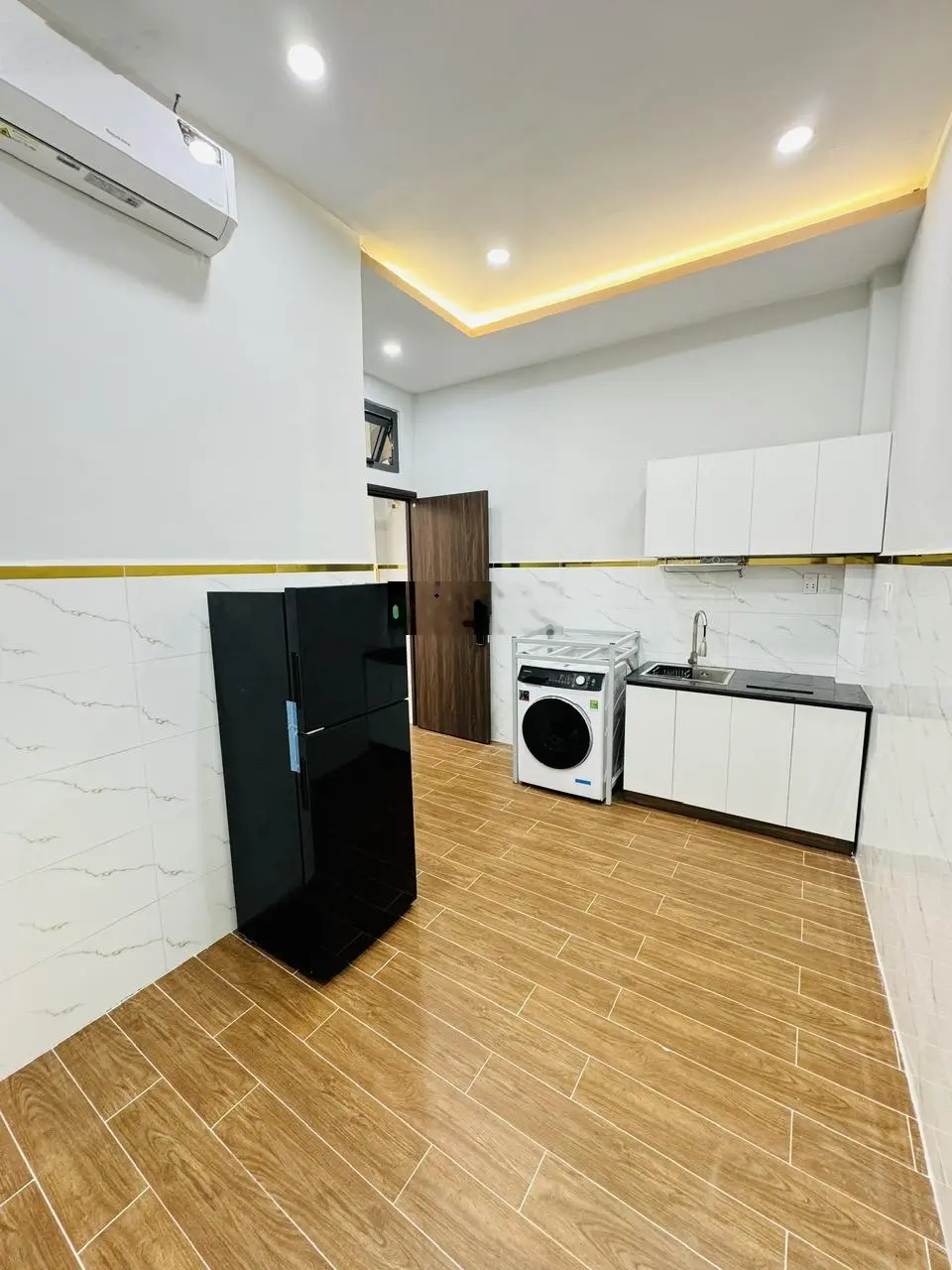 Bán căn hộ dịch vụ cao cấp đường lạc long quân, p3, q11