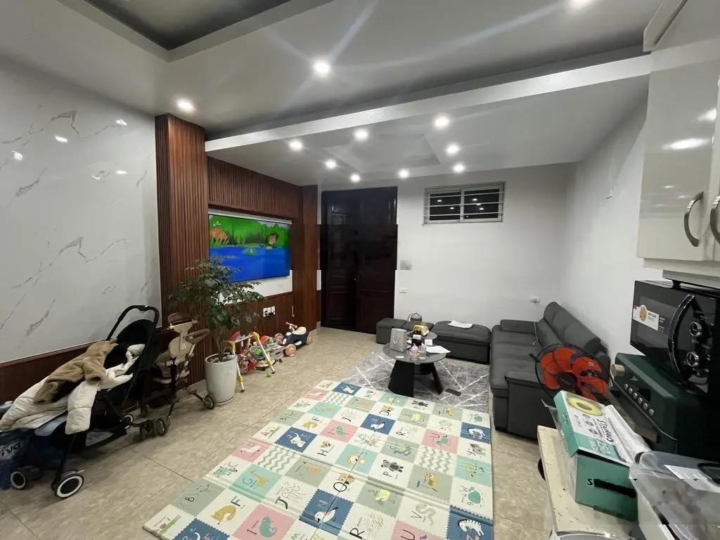 Nhà đẹp thái thịnh -- 50m ra ô tô -- sát phố -- chủ thiện chí bán -- giá nhỉnh 8 tỷ