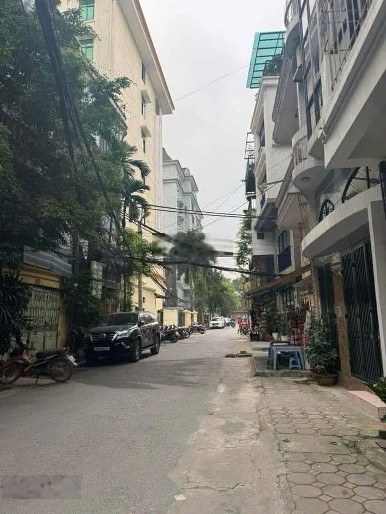 Bán nhà đất nhỏ xinh phân lô Ba Đình - 30m2 - Ô tô qua cửa - 10m ra ôtô tránh - Vị trí đẹp - 5.8 tỷ