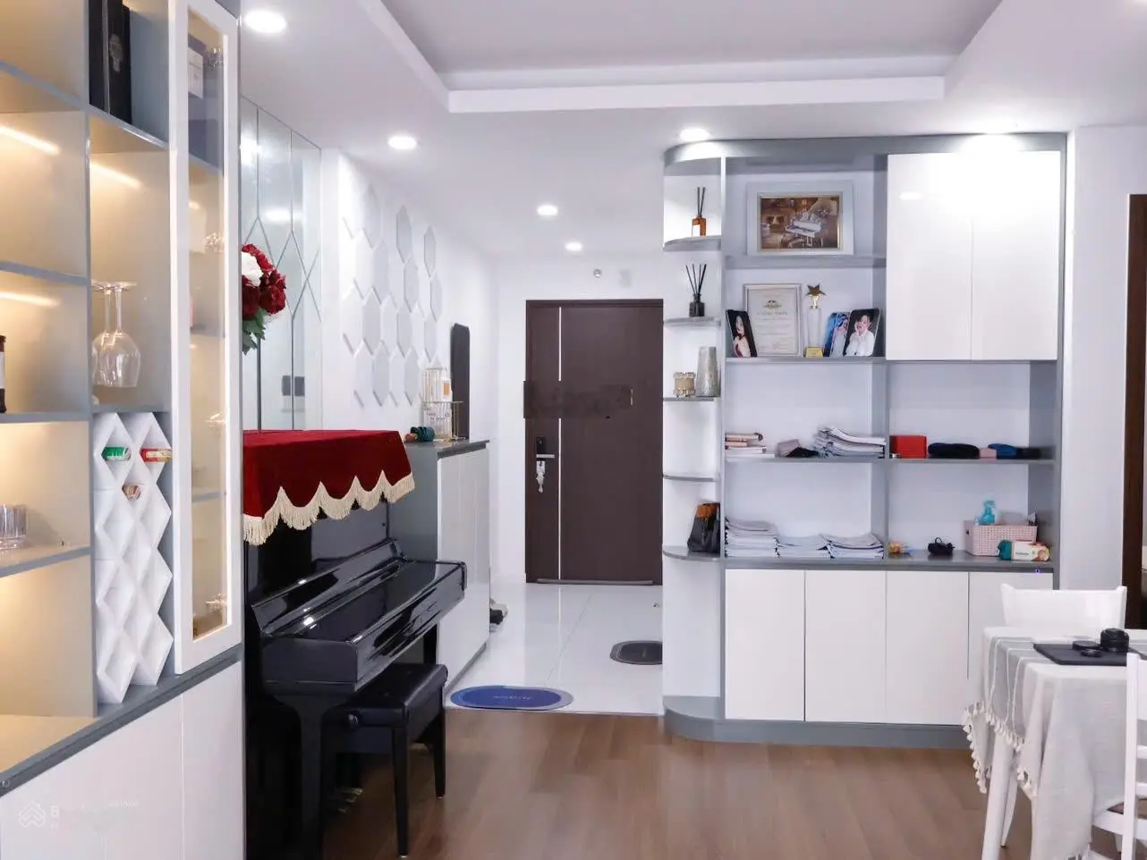 CH: Green park 1 trần thủ độ- dt:56m 2PN 2WC BC: Tây Nam, tầng trung view hồ, full nội thất 3tỷ6 TL
