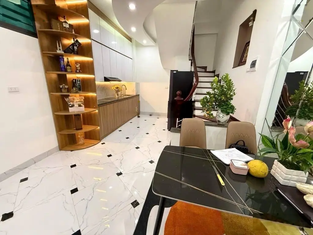 Giá rẻ! Nhà dân xây Phố Khúc Thừa Dụ, Dịch Vọng, cách phố 50m, ô tô đỗ gần, 40m2x5T